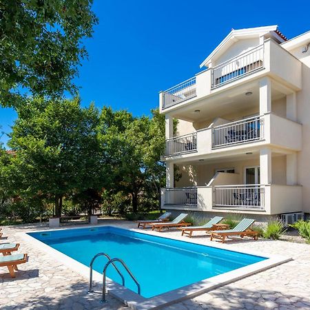 2 Bedroom Beautiful Apartment In Pinezici 外观 照片