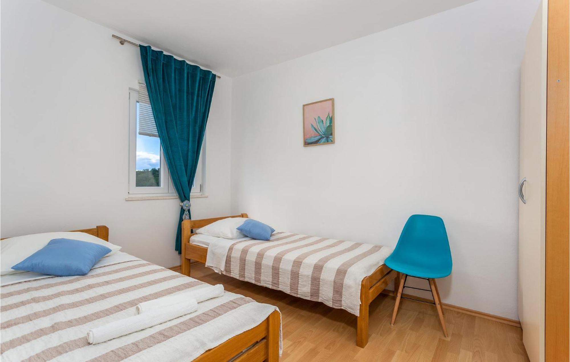 2 Bedroom Beautiful Apartment In Pinezici 外观 照片