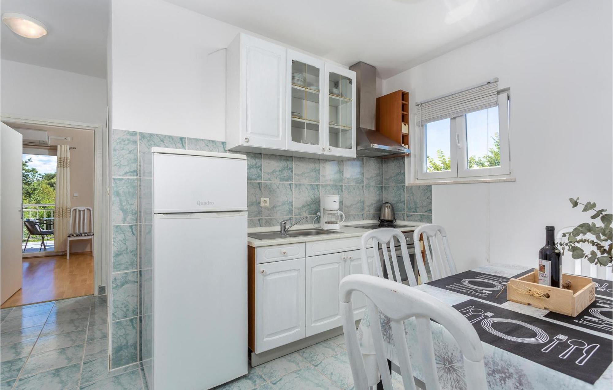 2 Bedroom Beautiful Apartment In Pinezici 外观 照片