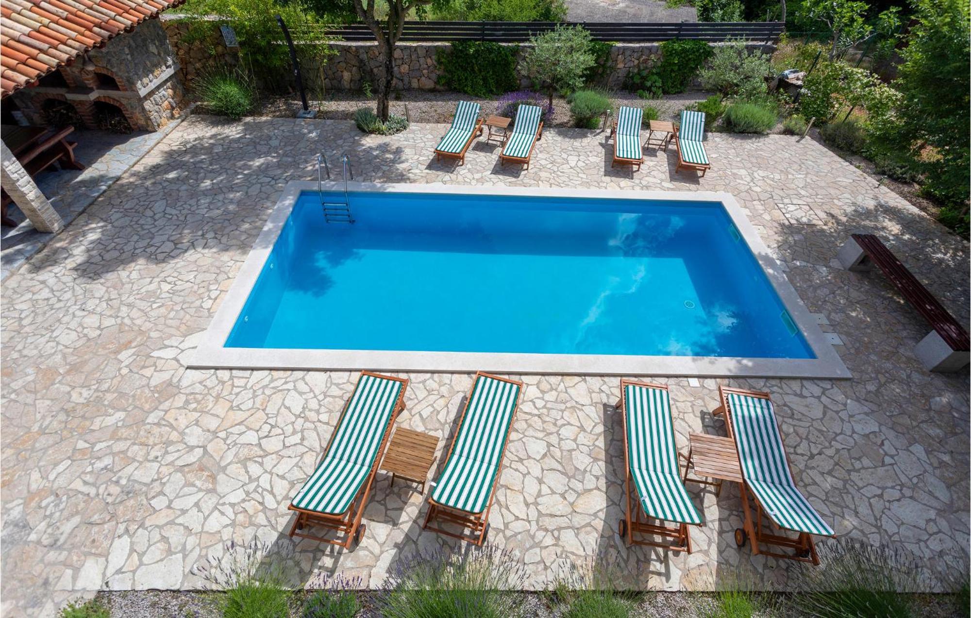 2 Bedroom Beautiful Apartment In Pinezici 外观 照片
