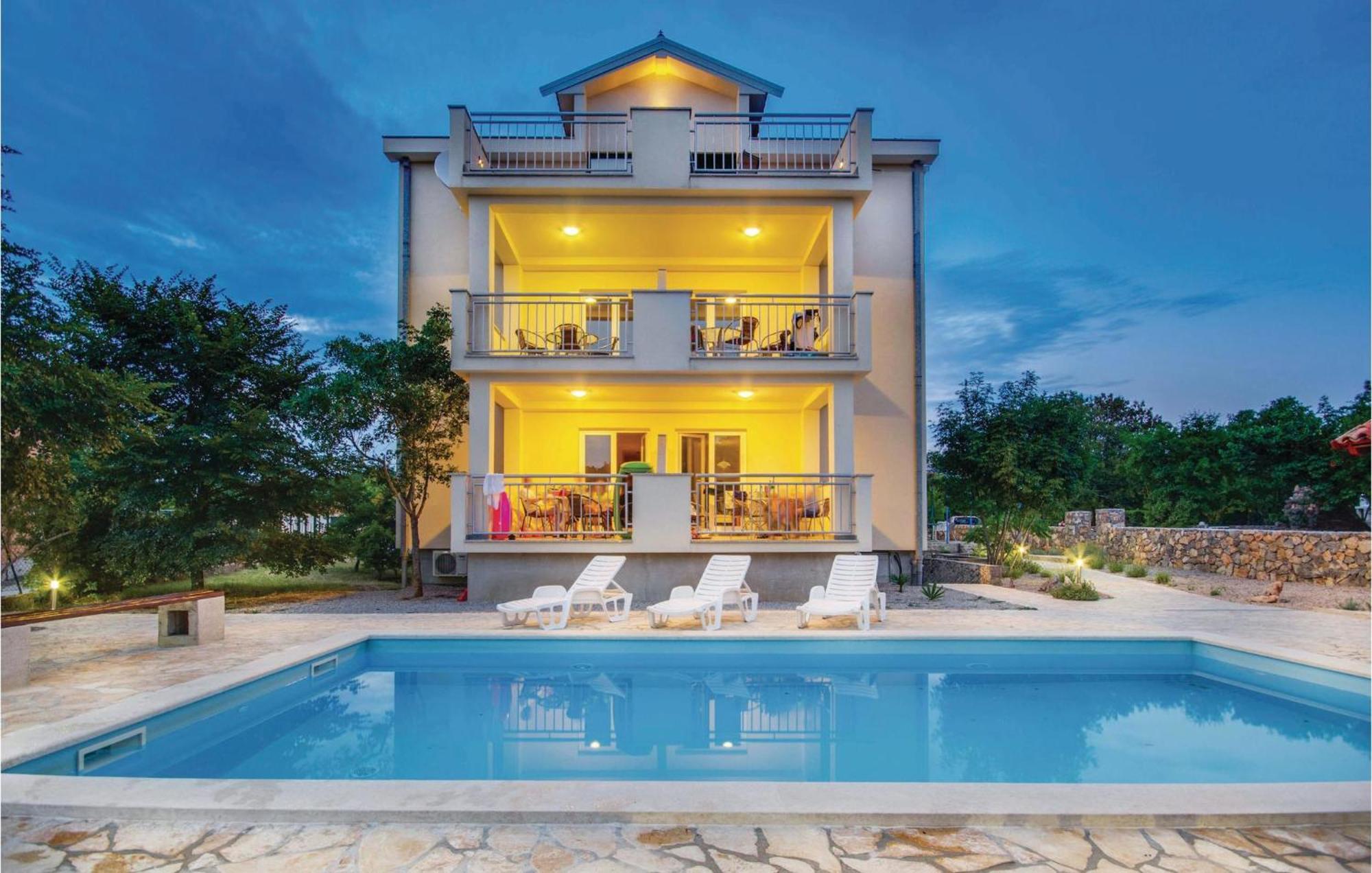 2 Bedroom Beautiful Apartment In Pinezici 外观 照片