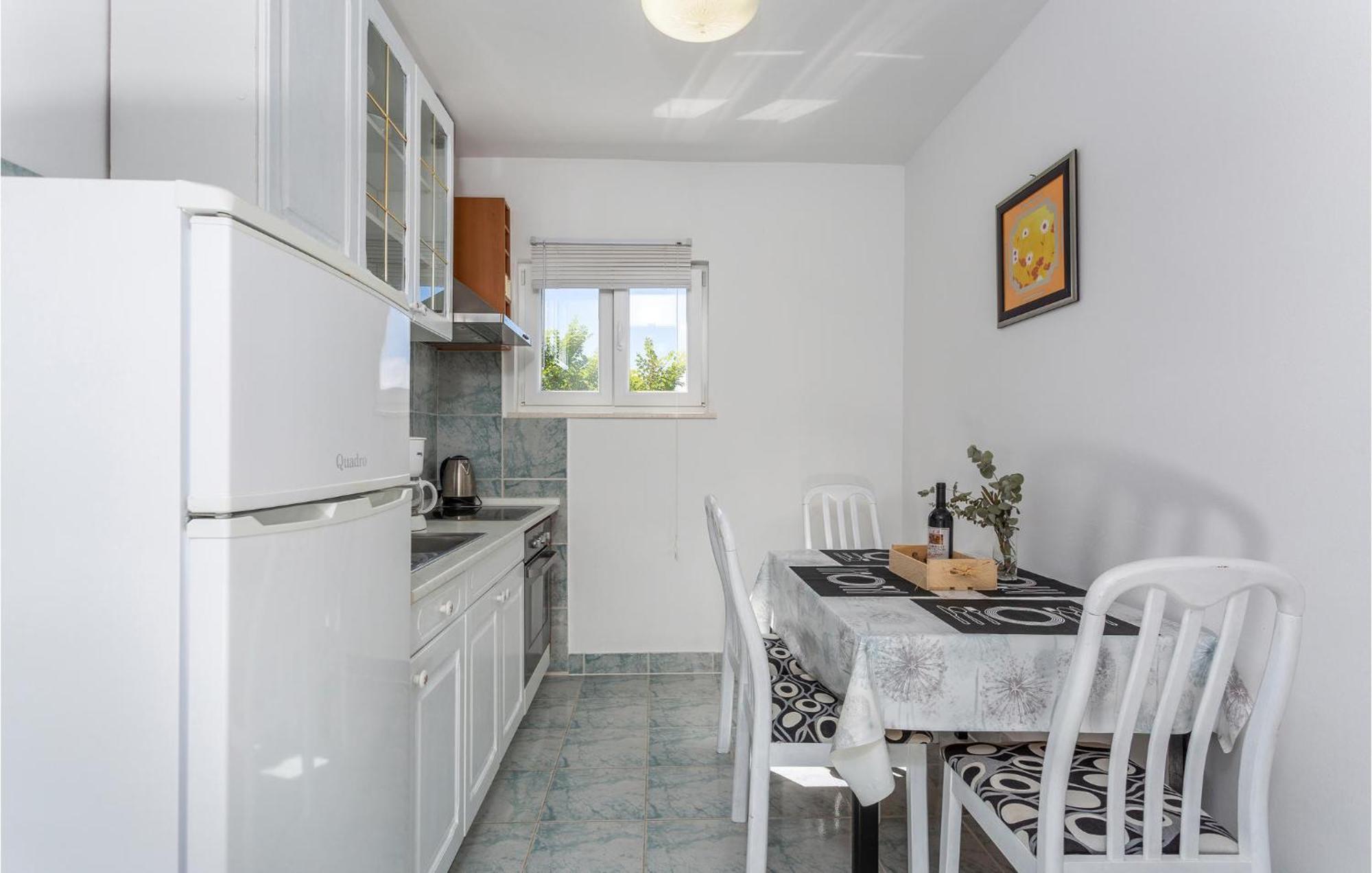 2 Bedroom Beautiful Apartment In Pinezici 外观 照片