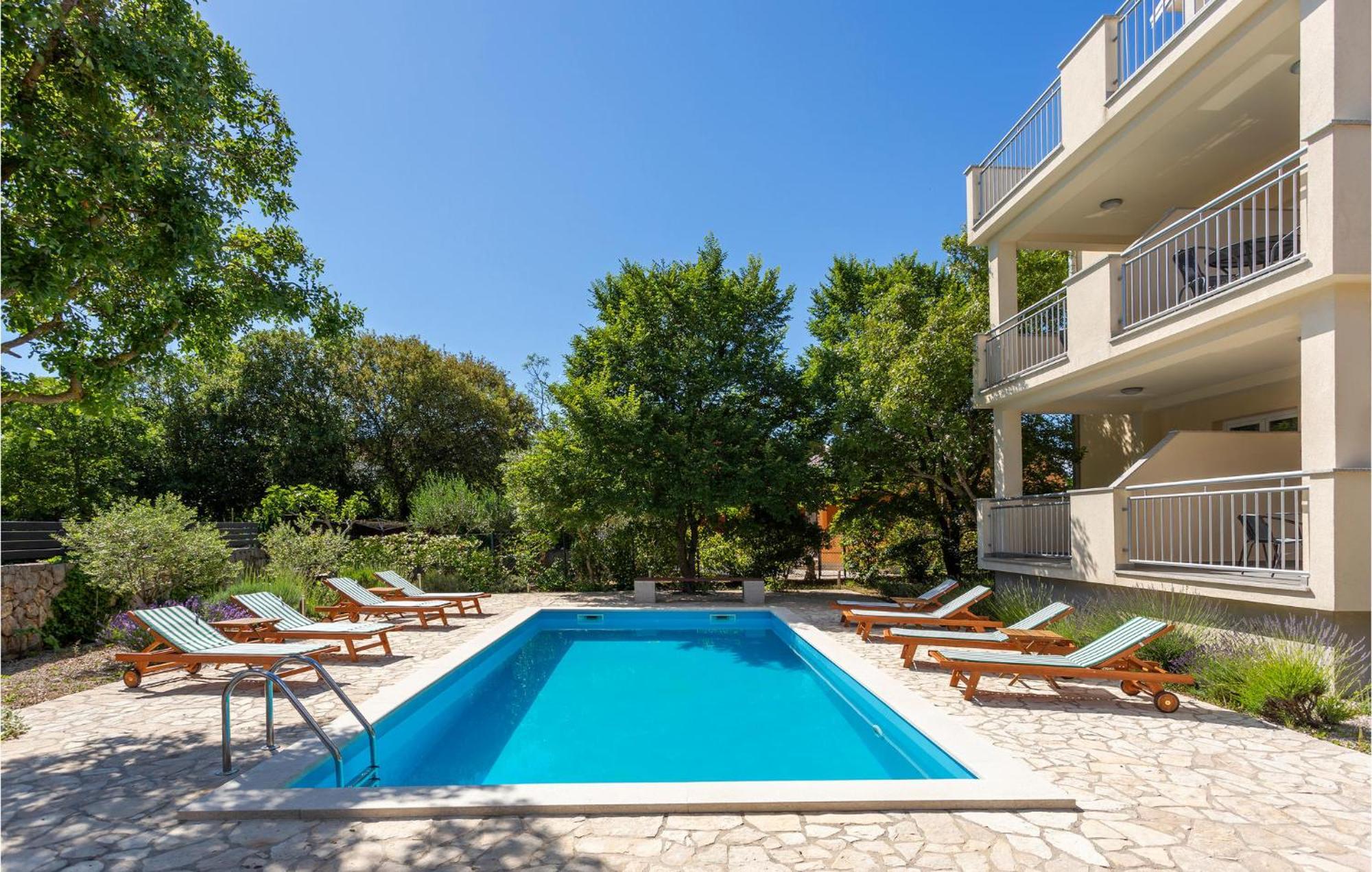 2 Bedroom Beautiful Apartment In Pinezici 外观 照片